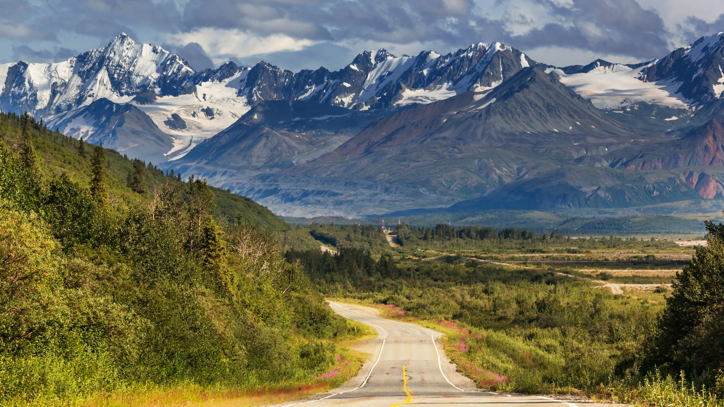 Befahre mit deinem Mietwagen den berühmten Alaska Highway